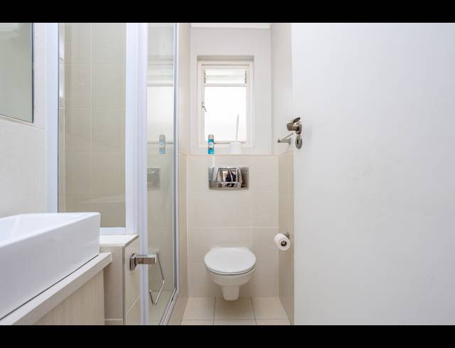 2 BEDROOM APARTMENT TO LET IN SEA POINT
